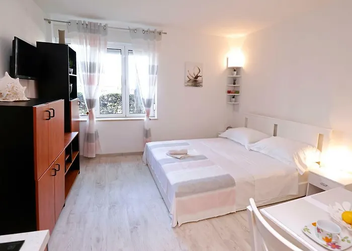 Apartment B&J Very Near Center Of Town