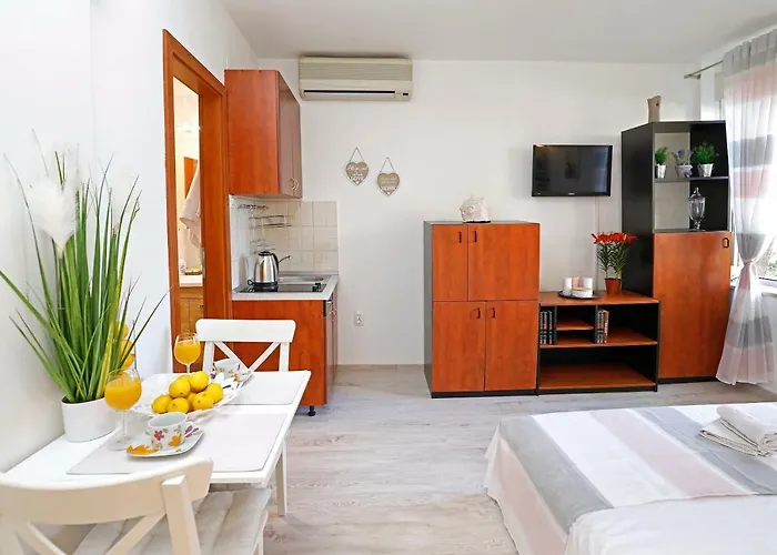 Apartment B&J Very Near Center Of Town